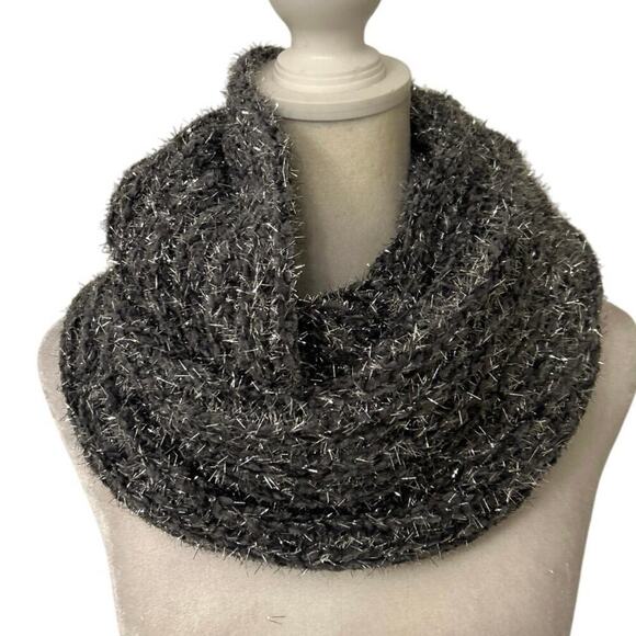 FADIVO Accessories - FADIVO NWT Gray Metallic Thread  Infinity Scarf